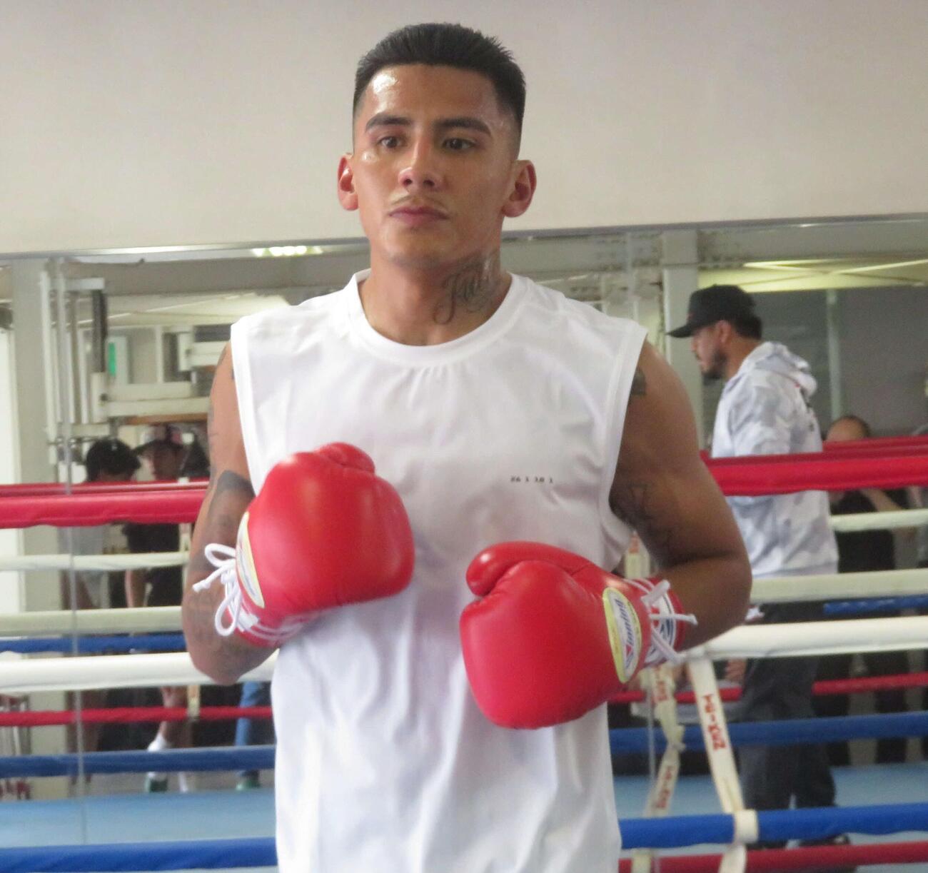 練習公開したWBO世界スーパーフライ級4位イスラエル・ゴンサレス
