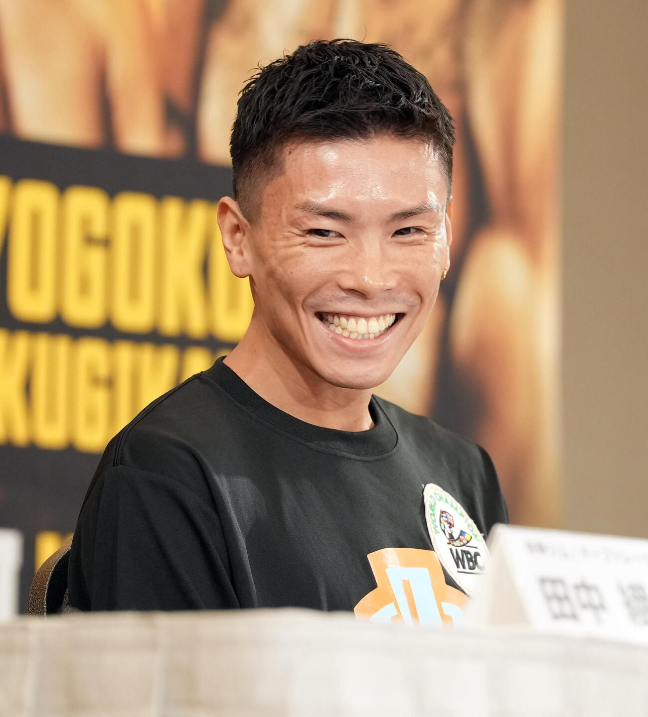 笑顔を見せる岩田翔吉（撮影・たえ見朱実）
