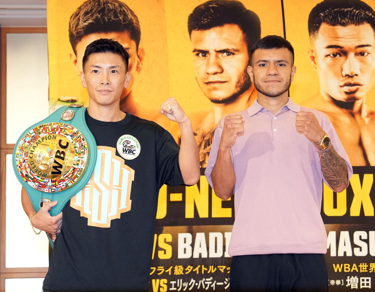 ポーズを決める岩田翔吉（左）とエリック・バディージョ（撮影・たえ見朱実）