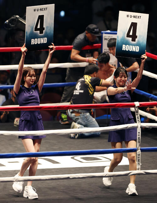 ボクシング】ラウンドガール8人、ネイビーのワンピで魅了 一般人→K1