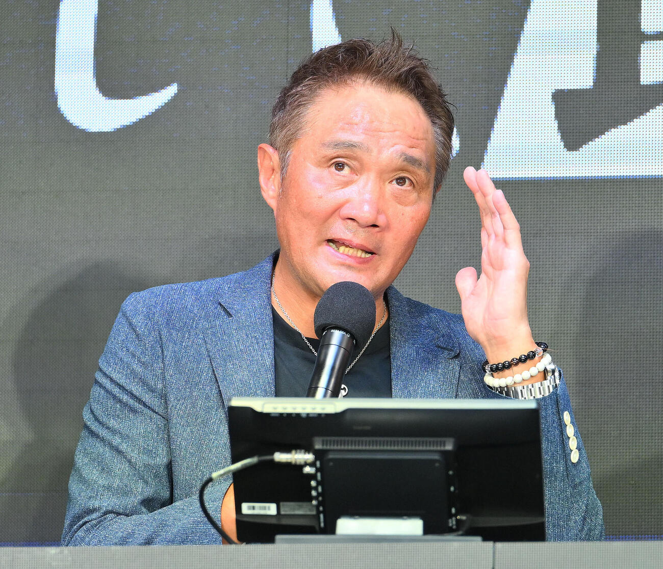 トークする竹原慎二氏（撮影・滝沢徹郎）