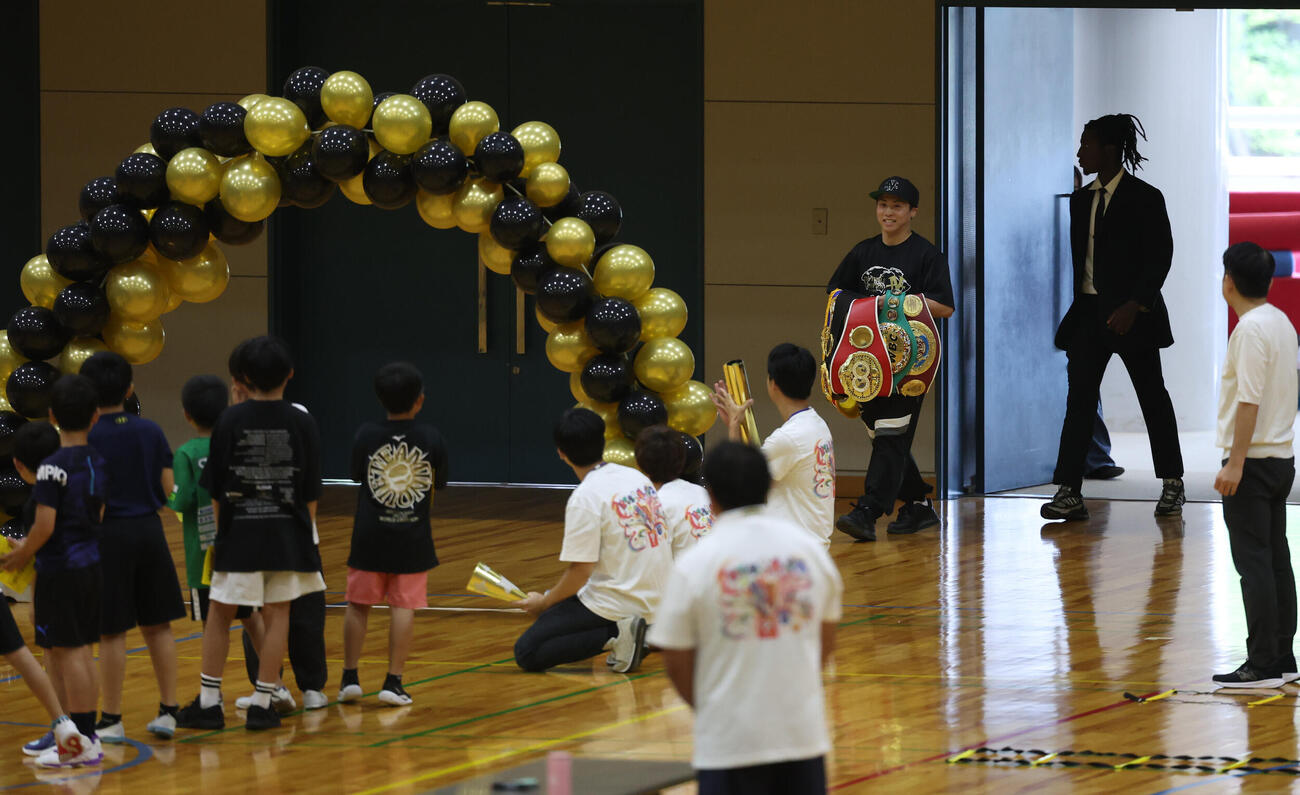 ざま井上兄弟キッズチャレンジフェスタに登場した井上尚弥（撮影・水谷安孝）