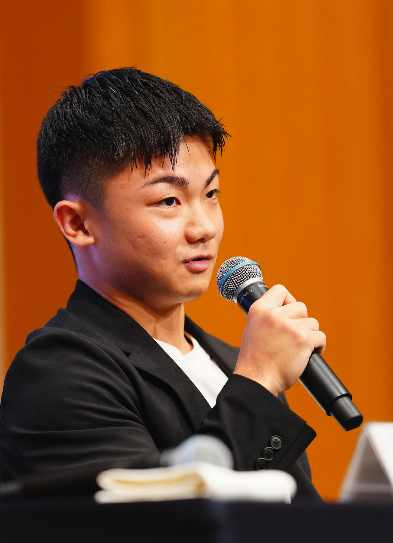 会見で話す吉良大弥（撮影・垰建太）