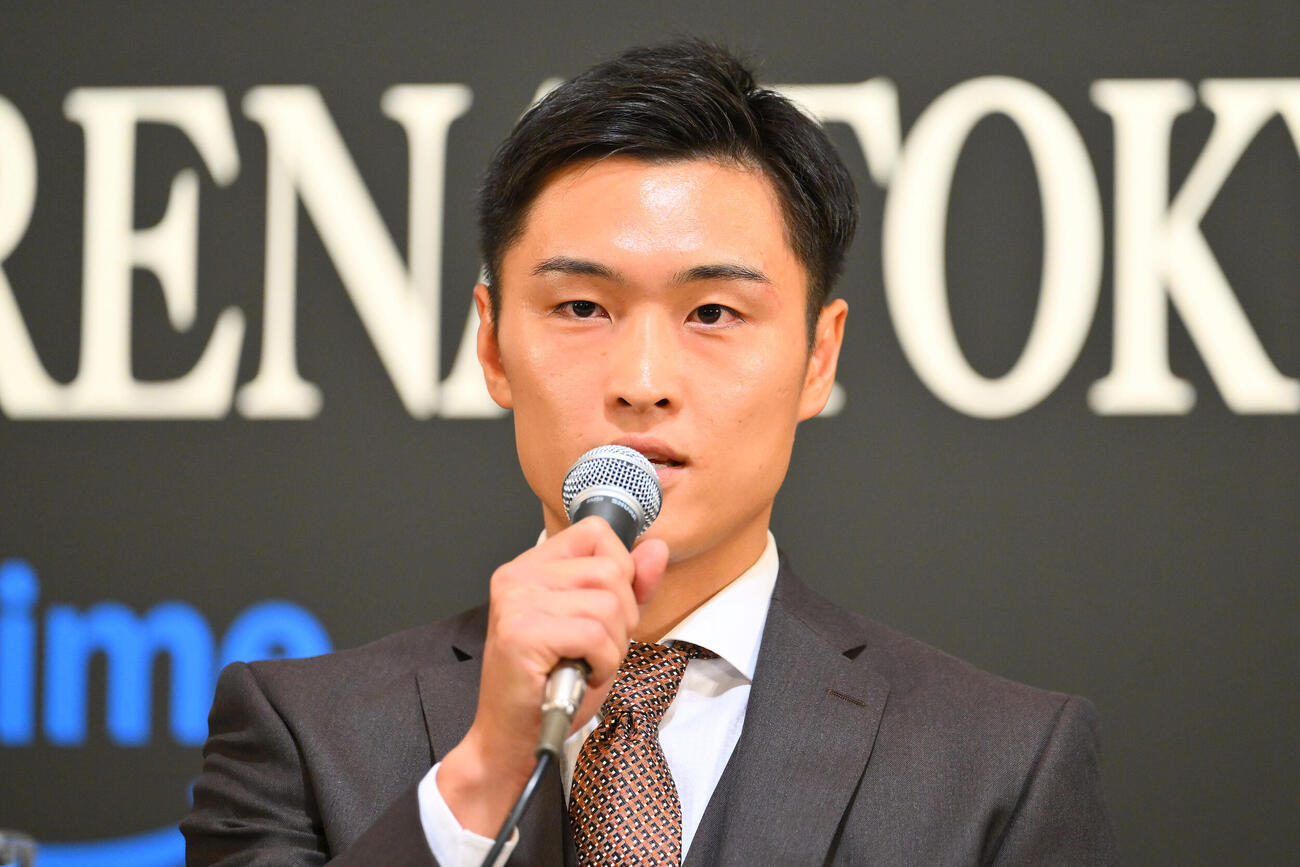 IBF世界スーパーバンタム級暫定王座決定戦が決まり会見に臨む西田凌佑（撮影・滝沢徹郎）