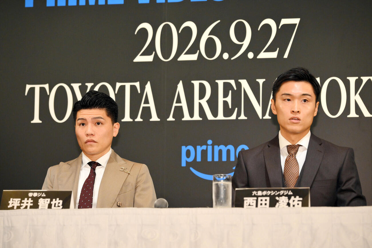 会見に臨む坪井智也（左）と西田凌佑（撮影・滝沢徹郎）