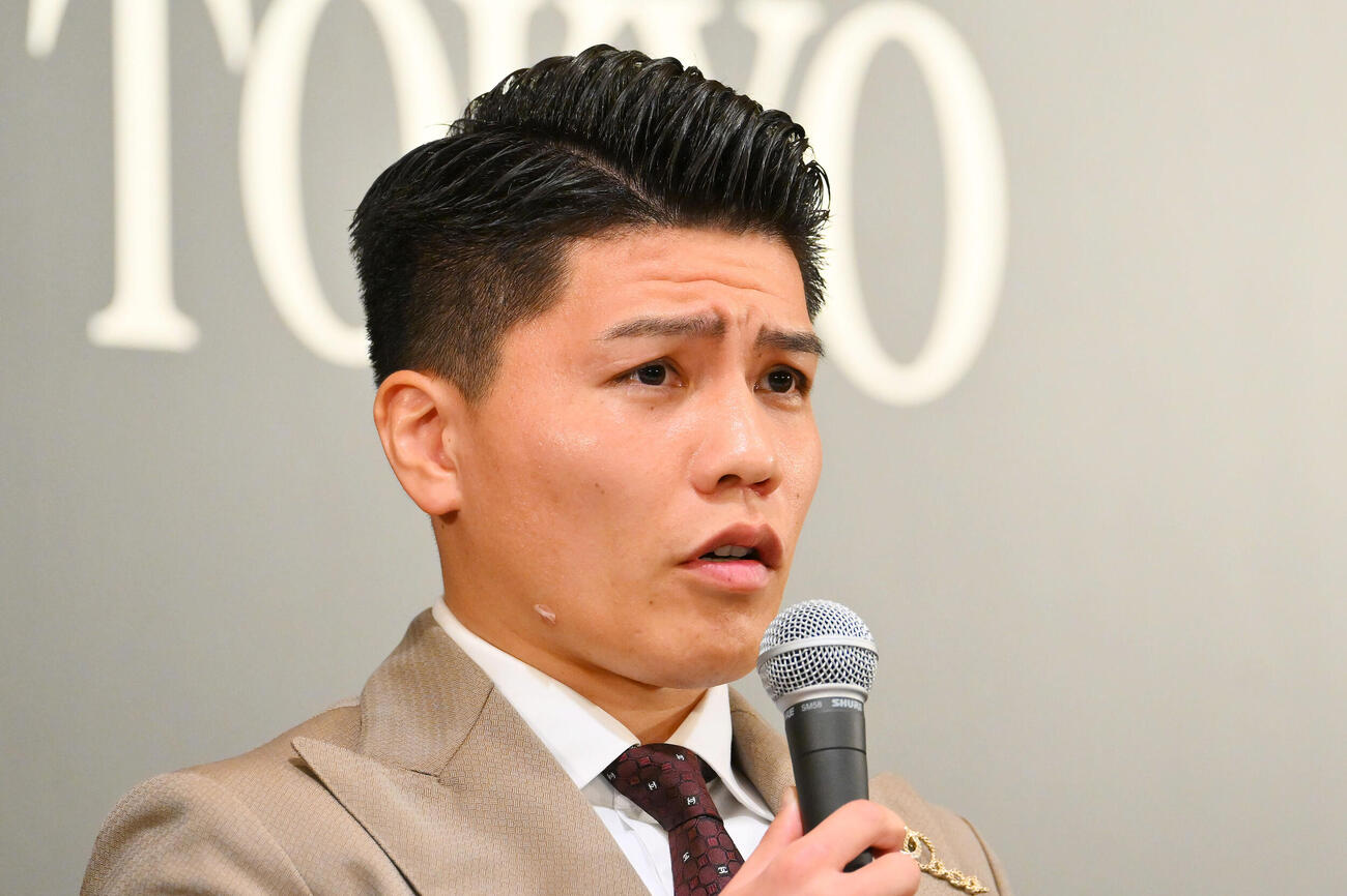 WBC世界スーパーフライ級王座決定戦が決まり会見する坪井智也（撮影・滝沢徹郎）