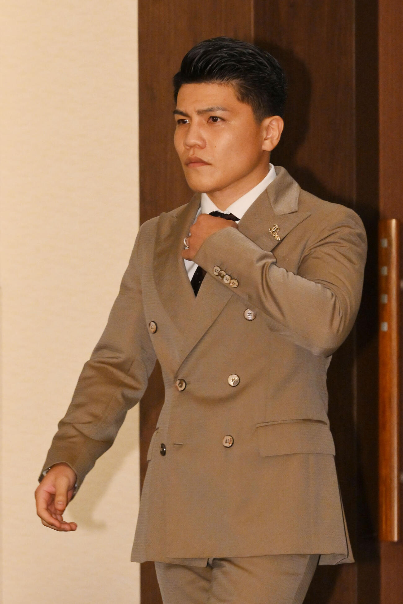WBC世界スーパーフライ級王座決定戦が決まり会見に臨む坪井智也（撮影・滝沢徹郎）