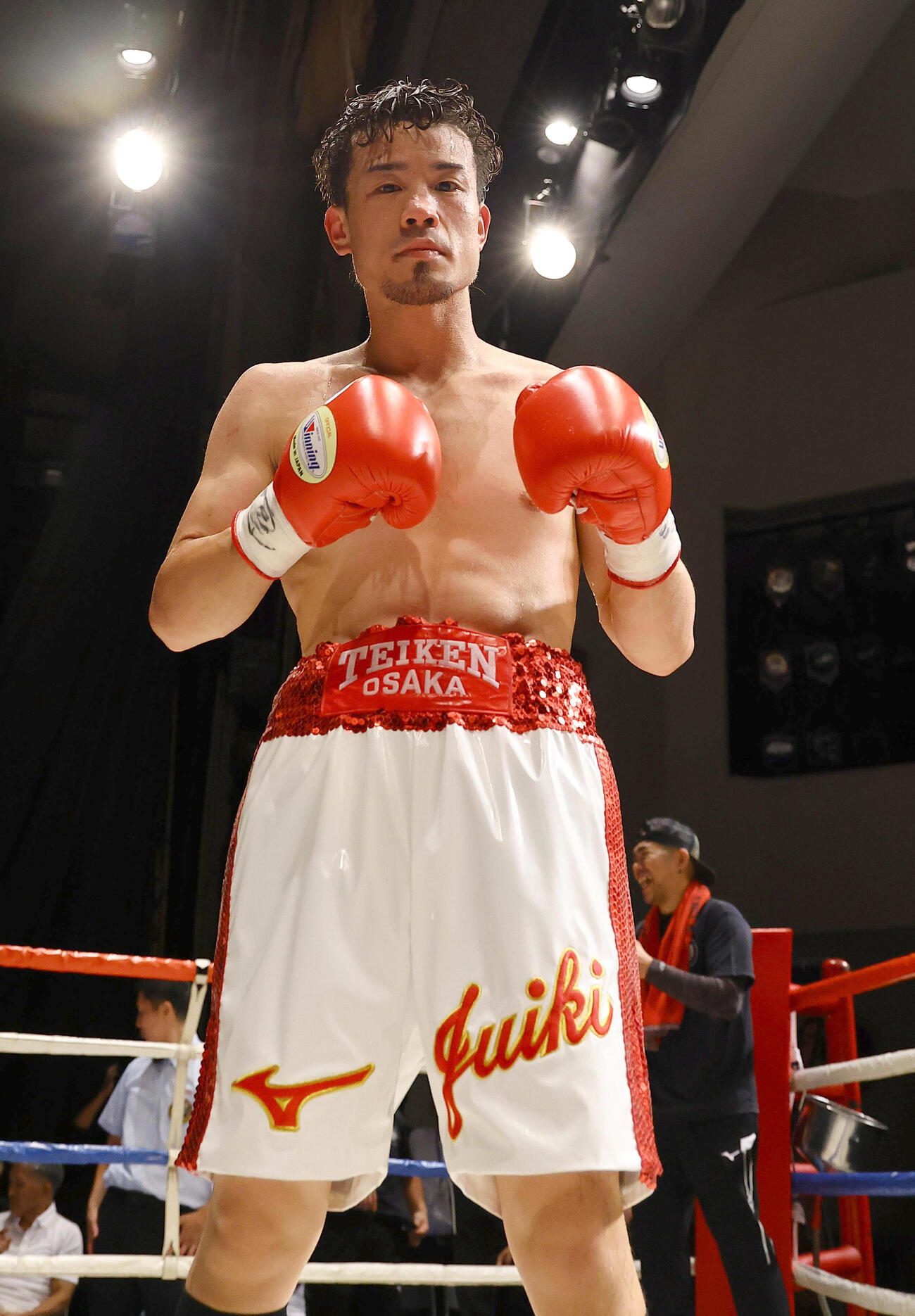 辰吉寿以輝対富永太我　判定で勝利した辰吉寿以輝（撮影・上田博志）