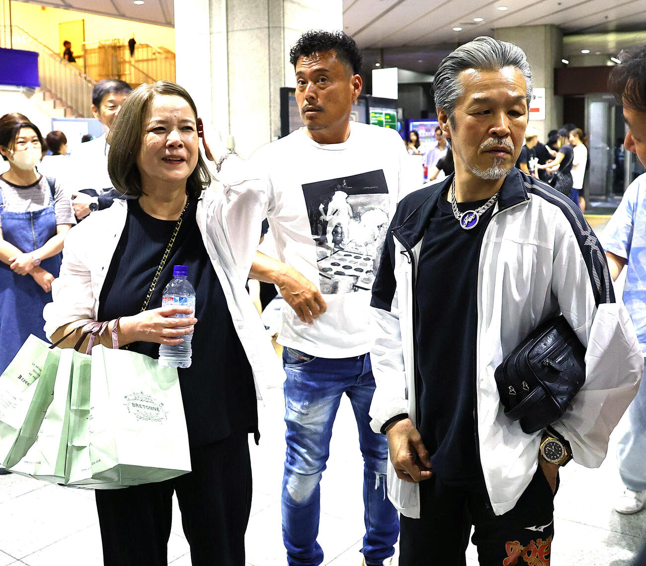 辰吉寿以輝対富永太我　辰吉丈一郎（右）とるみ夫人（撮影・上田博志）