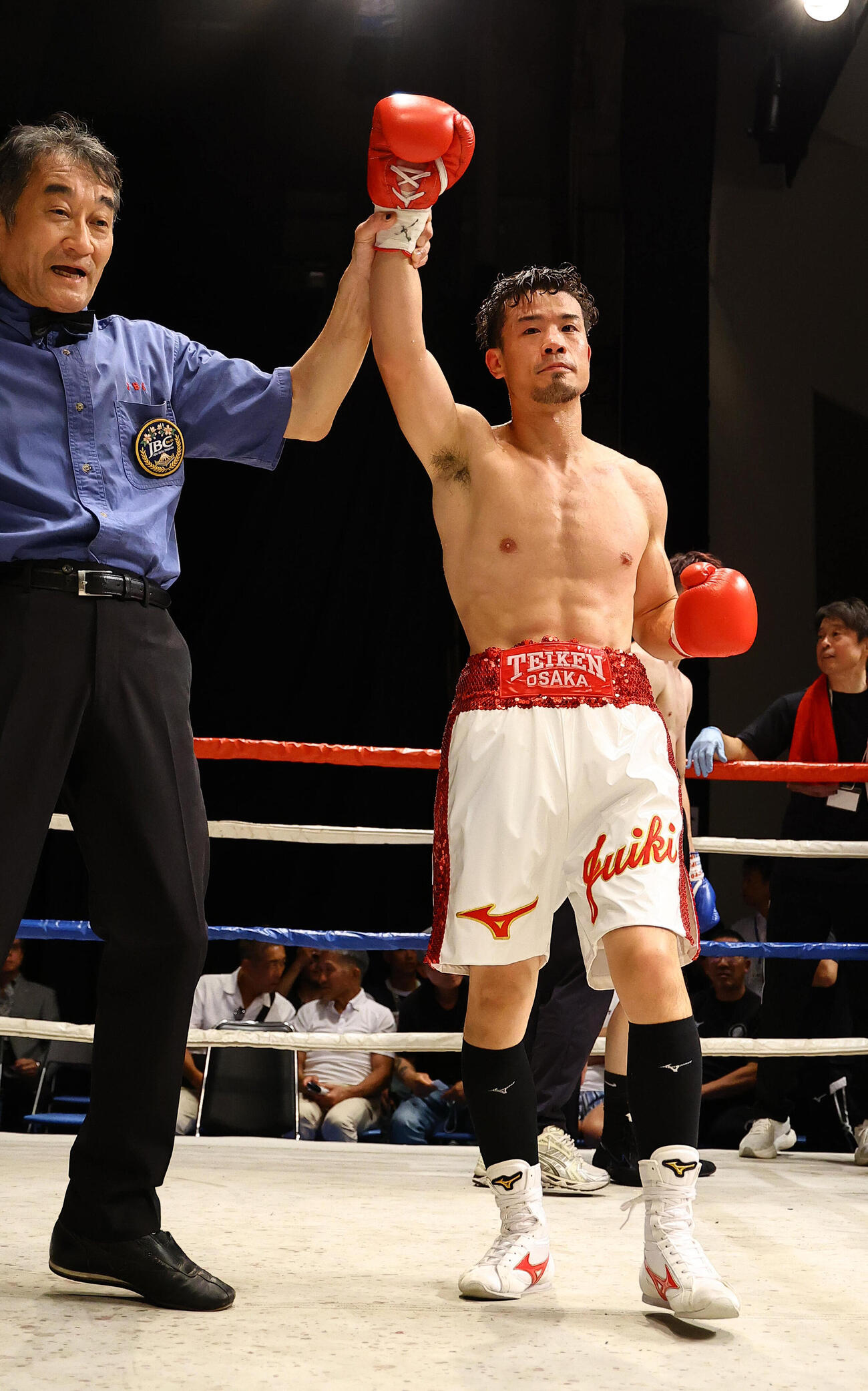 判定で勝利した辰吉寿以輝（撮影・上田博志）