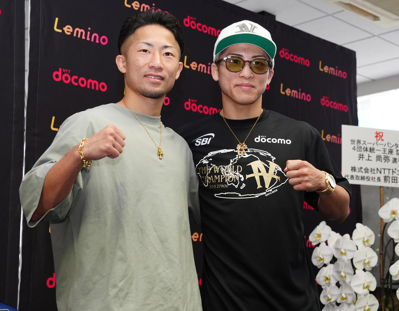 4団体統一スーパーバンタム級王者の井上尚弥（右）とWBC世界バンタム級王者の井上拓真（2026年5月3日撮影）