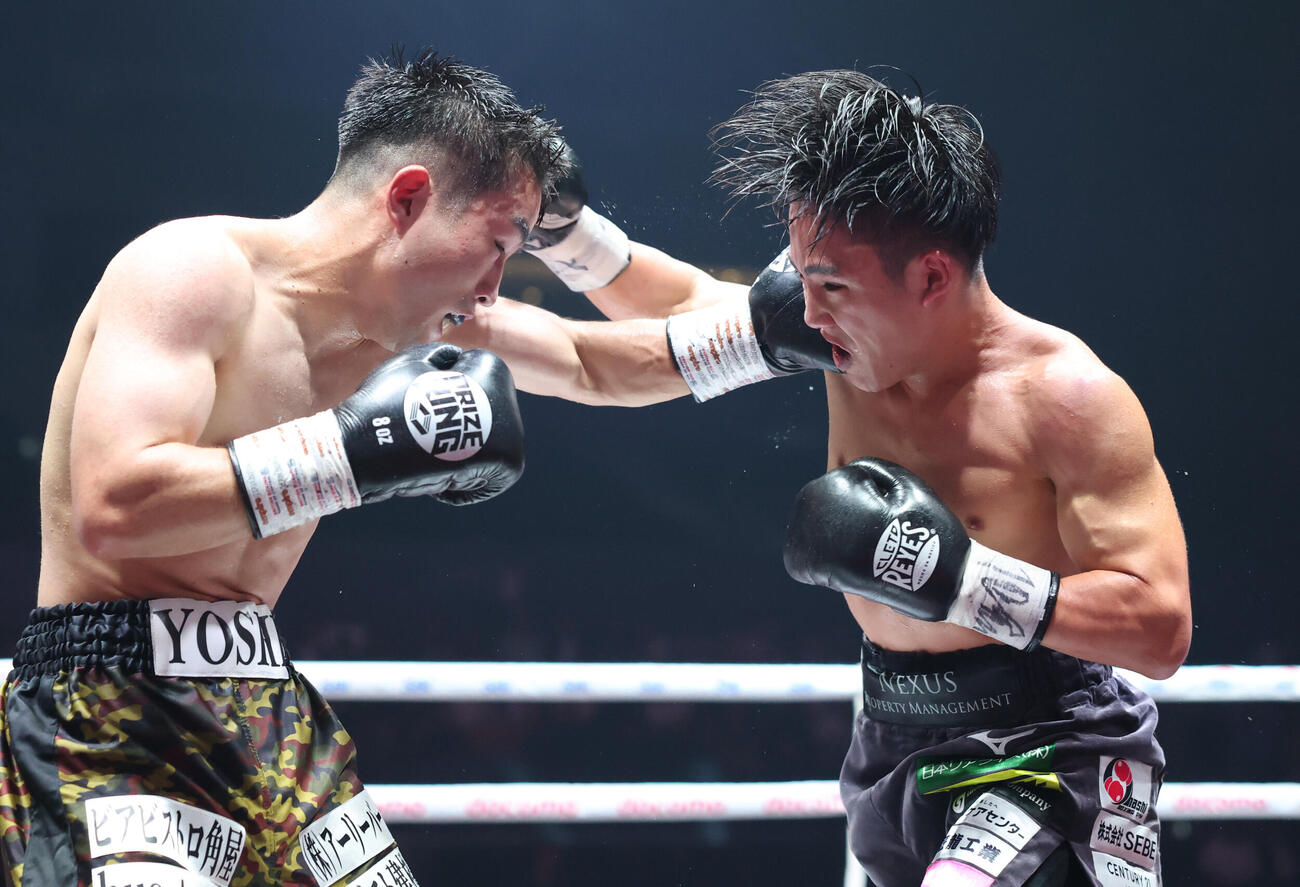 9回、激しく打ち合う杉浦義（左）と森且貴（撮影・宮地輝）