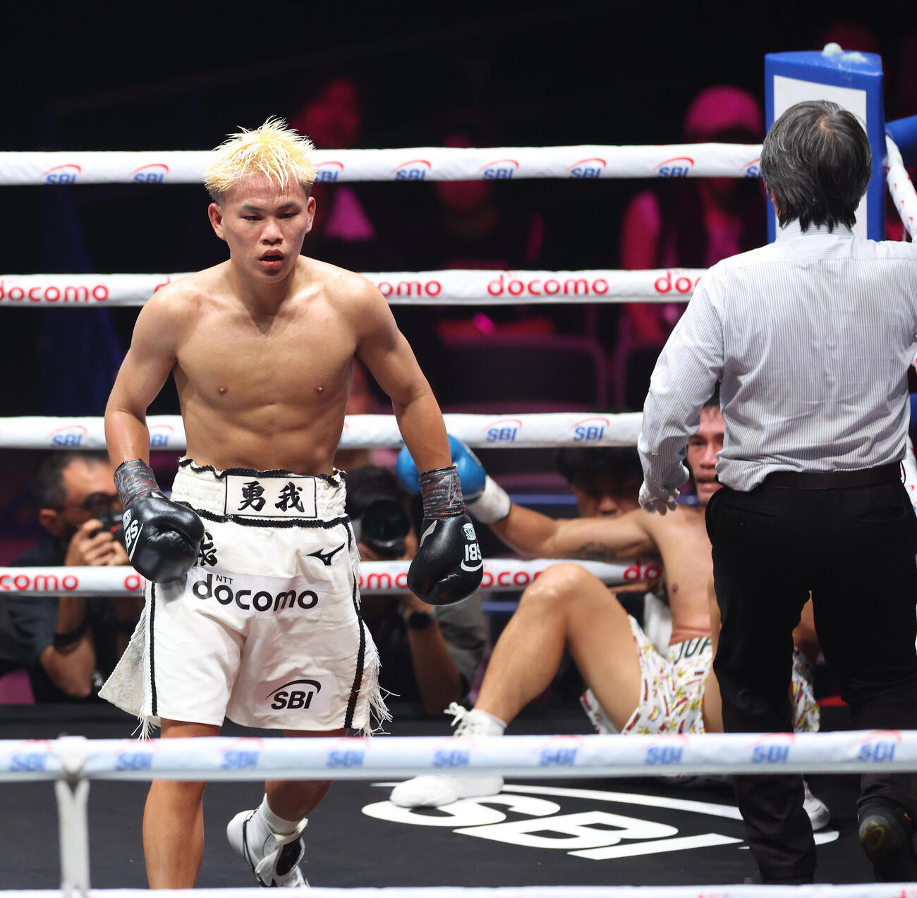 5回、ジュフェル・サリナにTKO勝利する藤木勇我（撮影・河田真司）