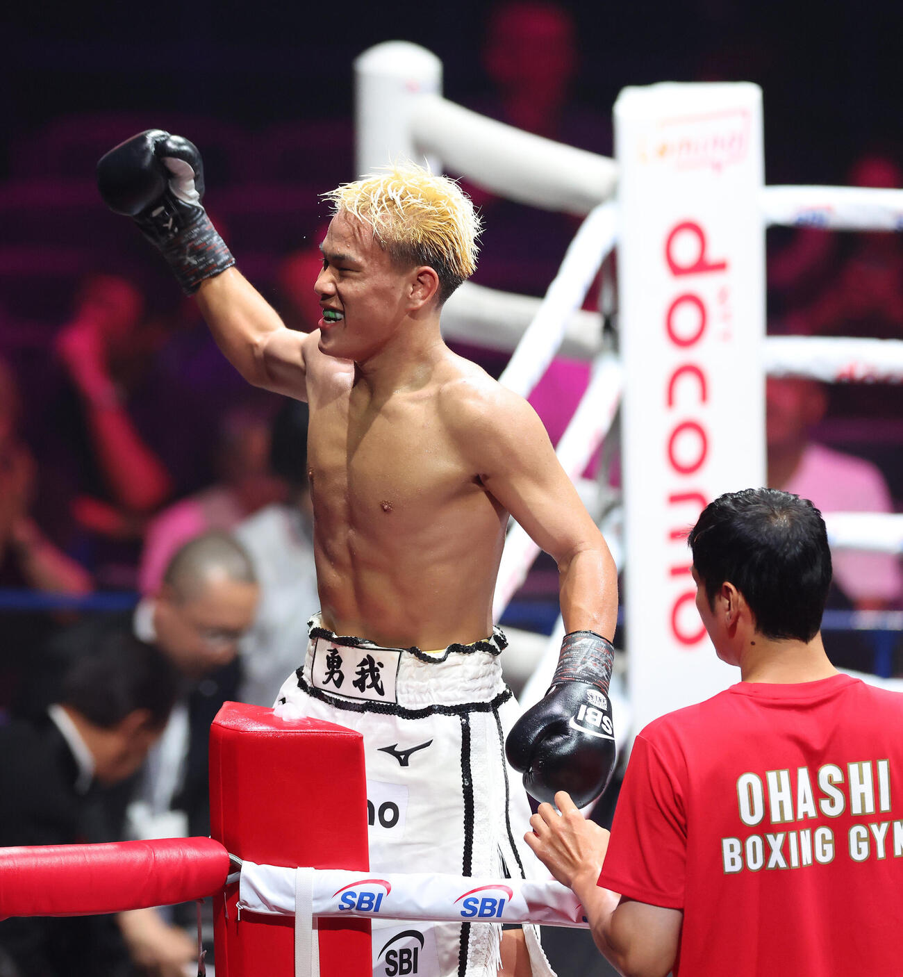 5回、ジュフェル・サリナにTKO勝利する藤木勇我（撮影・河田真司）
