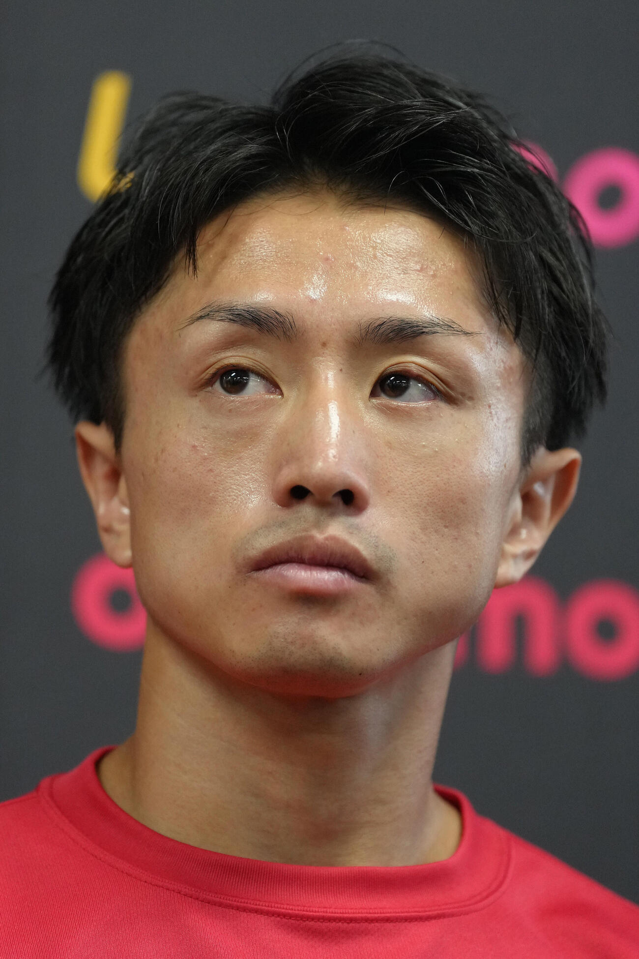 試合から一夜明け、会見に臨むWBA世界ミニマム級王者石井武志（撮影・足立雅史）