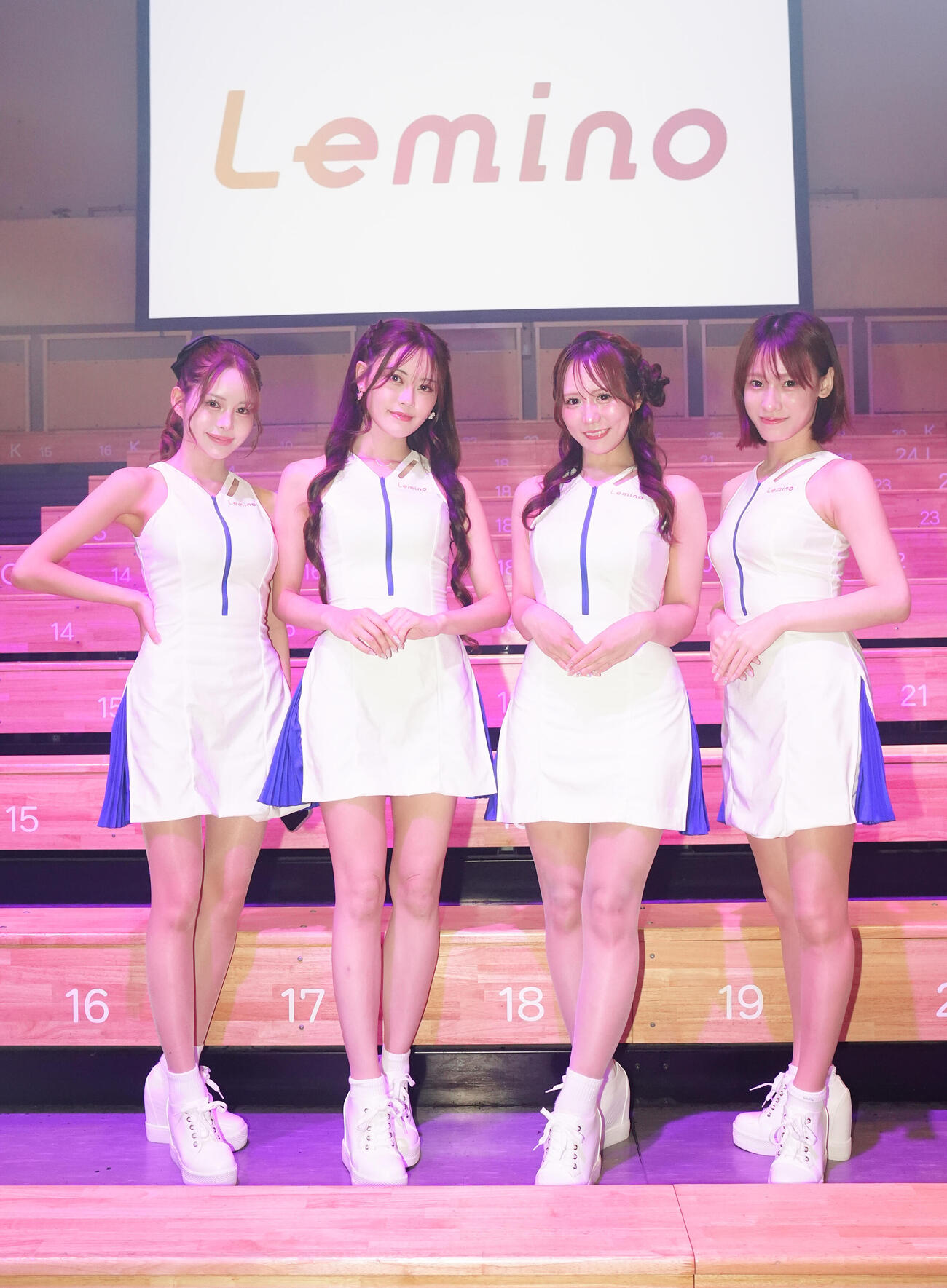 リングを彩るdドリームガールズの、左からひめか、ほのか、まゆゆ、とあ（撮影・江口和貴）