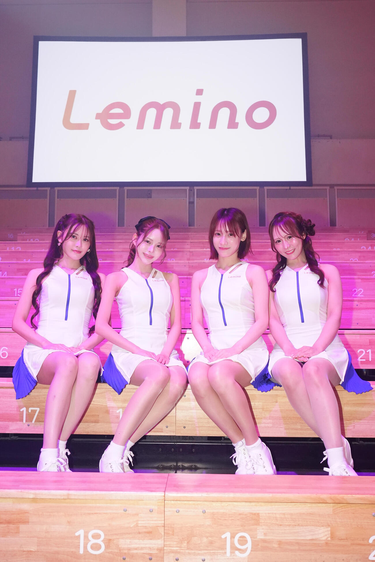 リングを彩るdドリームガールズの、左からほのか、ひめか、とあ、まゆゆ（撮影・江口和貴）