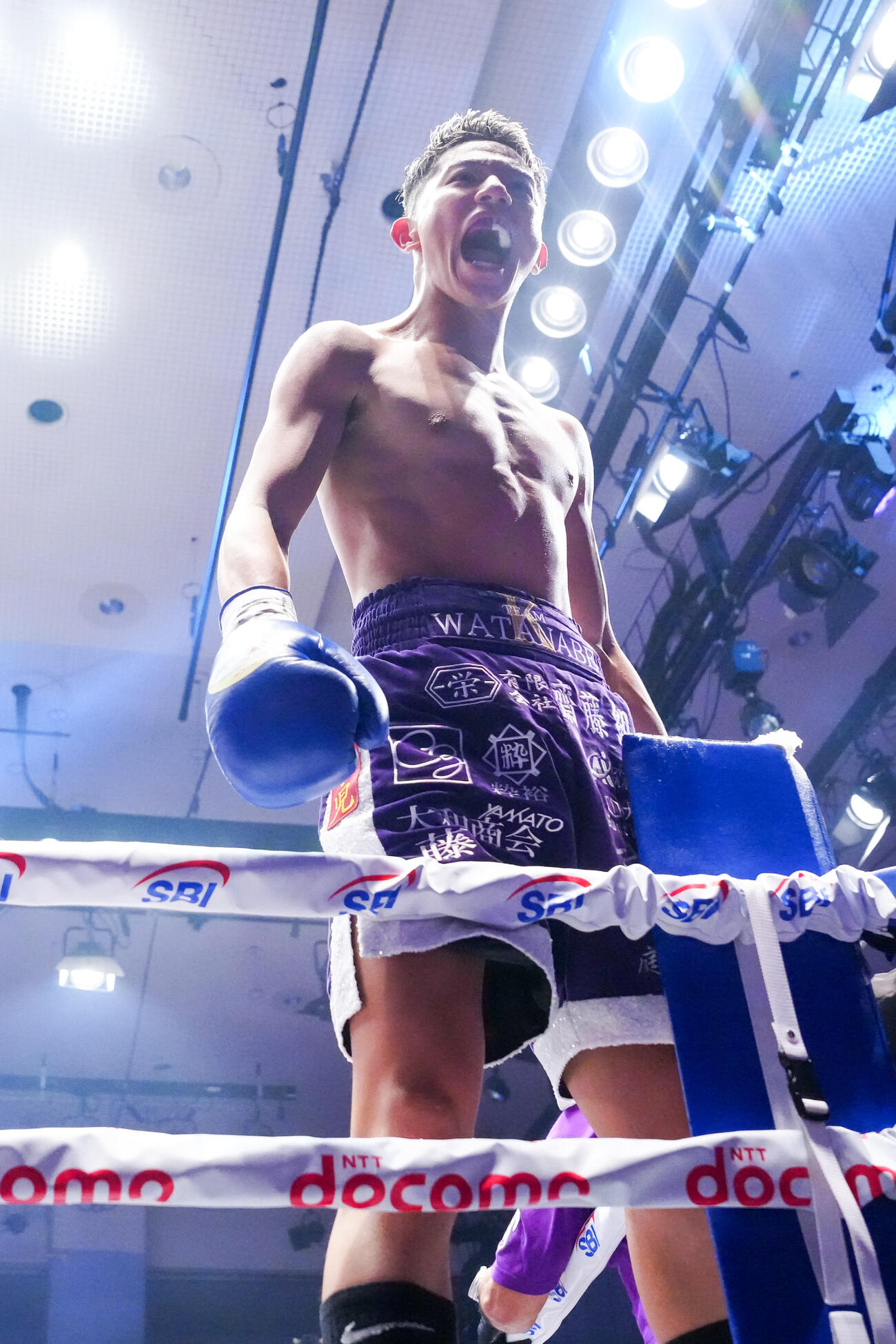 木村蓮太朗対渡辺海　2回TKO勝ちした渡辺（撮影・江口和貴）