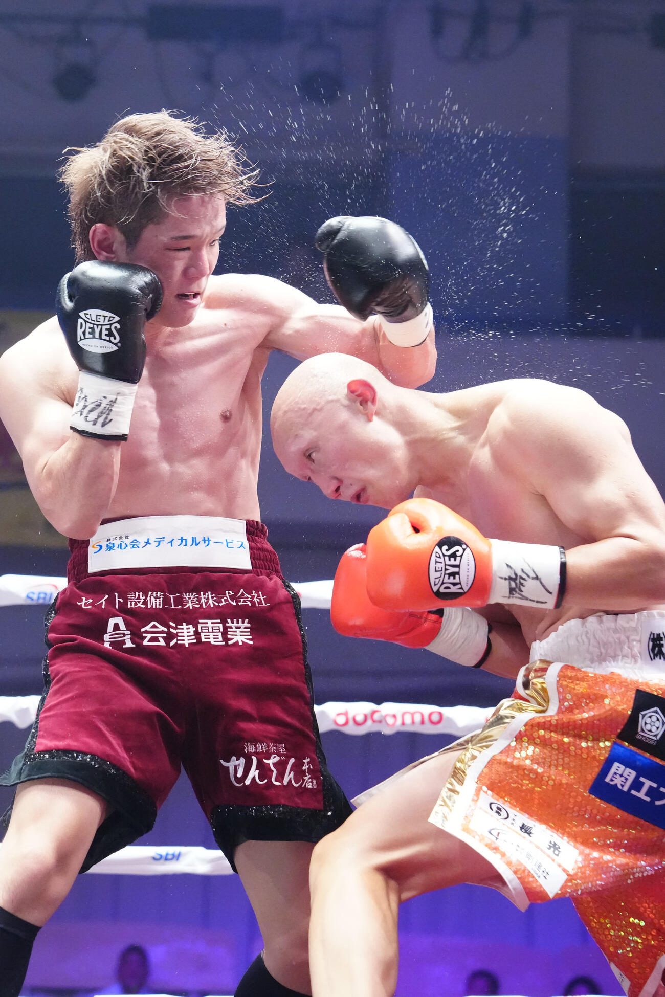 松本圭佑対木谷陸　5回、打ち合う松本圭佑（右）と木谷陸（撮影・江口和貴）