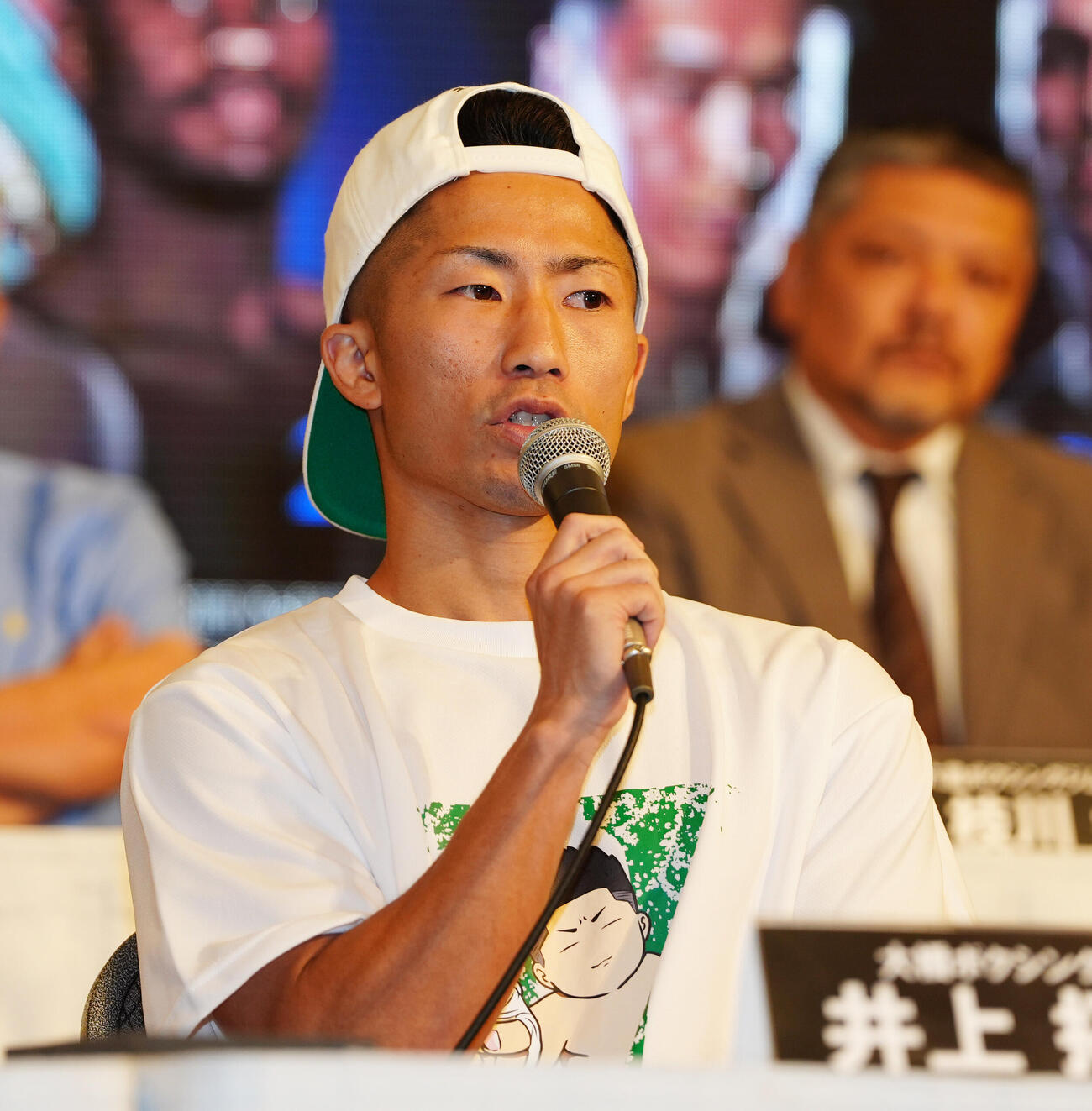 会見で意気込みを語る井上拓真（撮影・清水貴仁）