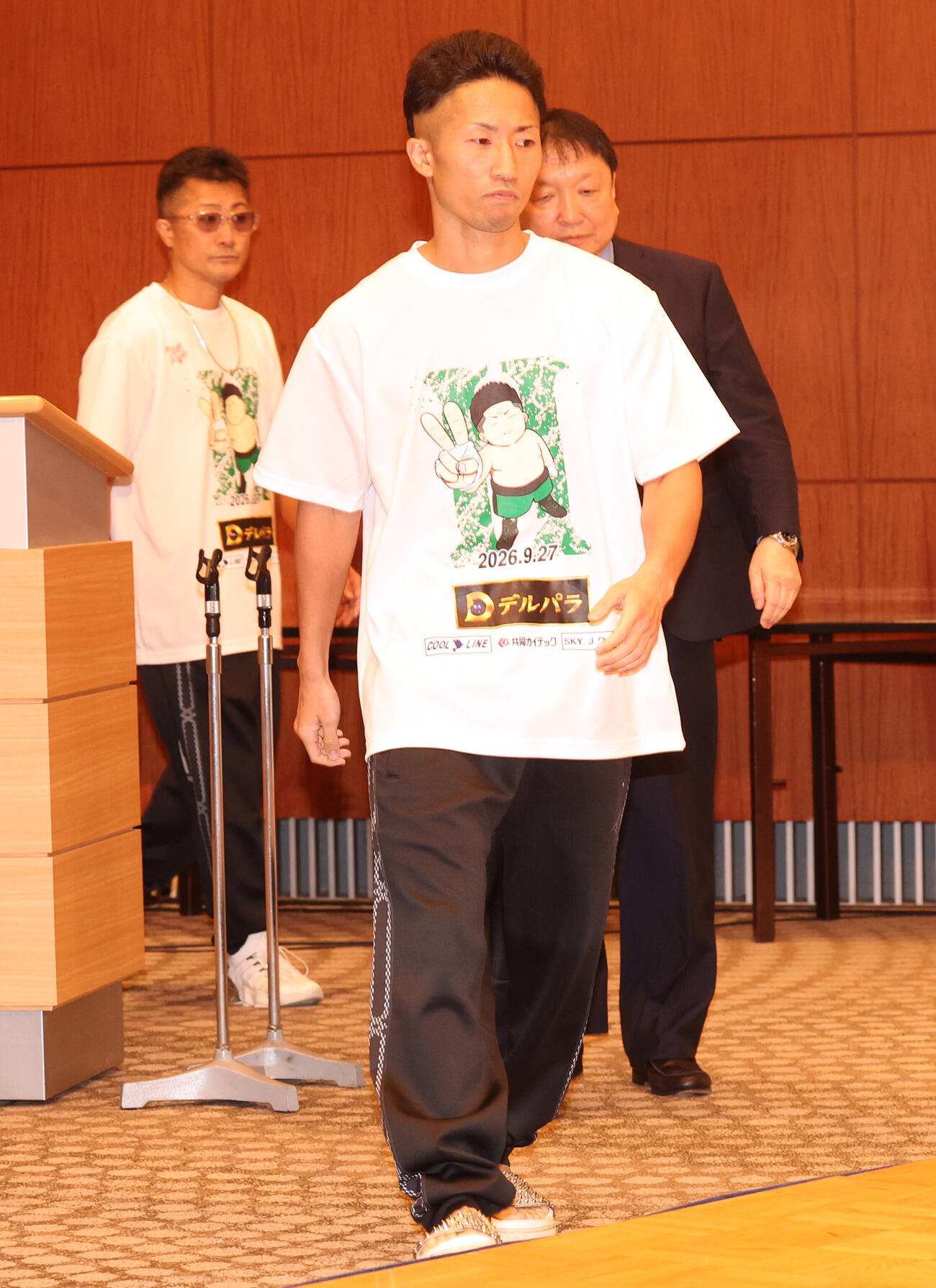 WBC世界バンタム級タイトル戦の前日計量に登場した井上拓真（撮影・水谷安孝）