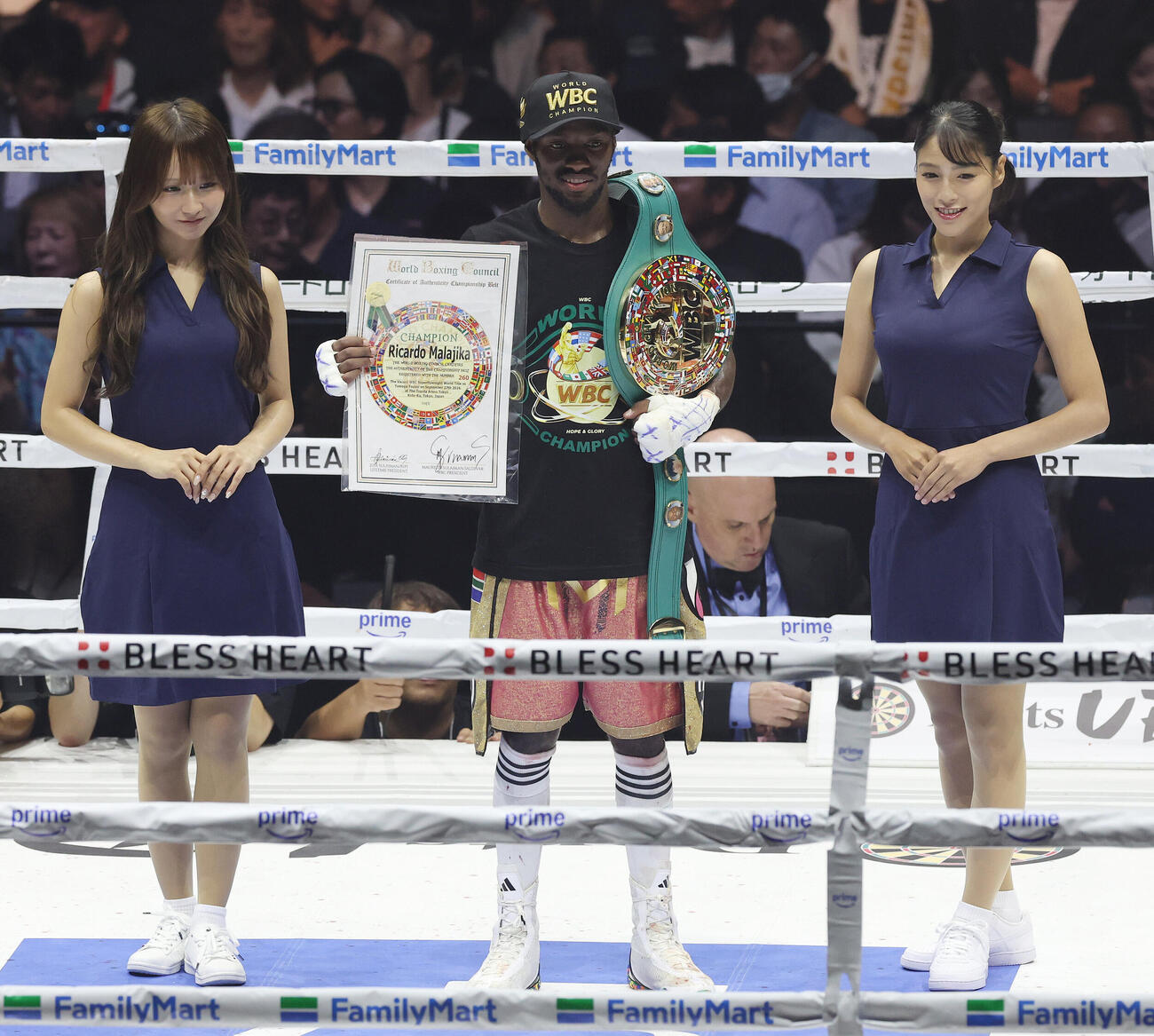 坪井智也に判定勝ちしたリカルド・マラジカ（撮影・宮地輝）