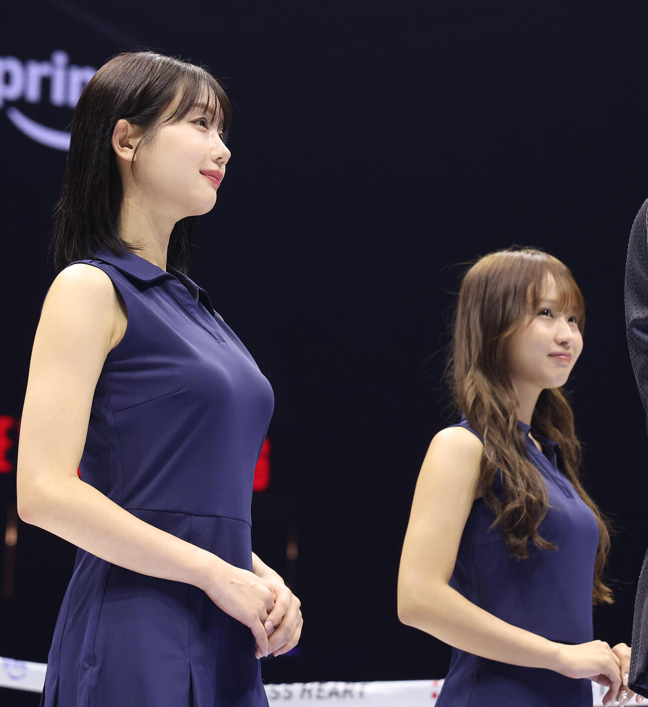 リングを彩るあらた唯（左）と森脇梨々夏（撮影・河田真司）