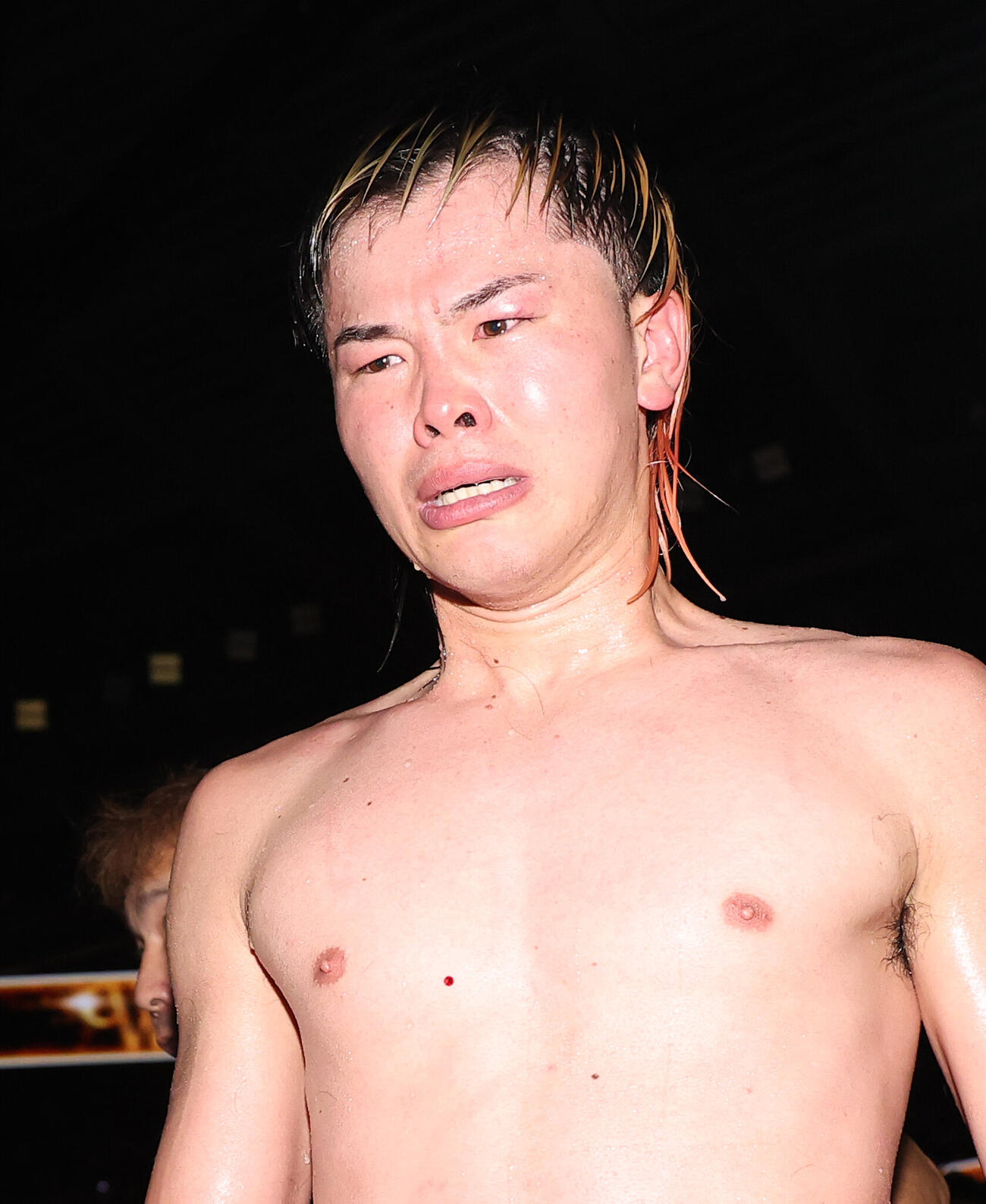 井上拓真に12回判定負けを喫し、厳しい表情で引き揚げる那須川天心（撮影・河田真司）