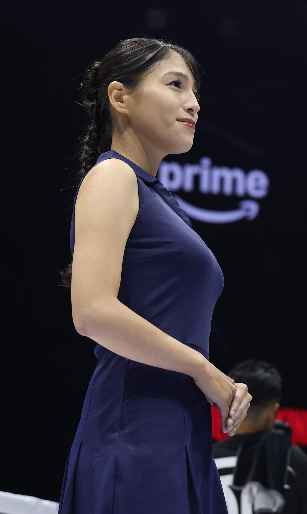 ラウンドガールを務める仁美（撮影・河田真司）