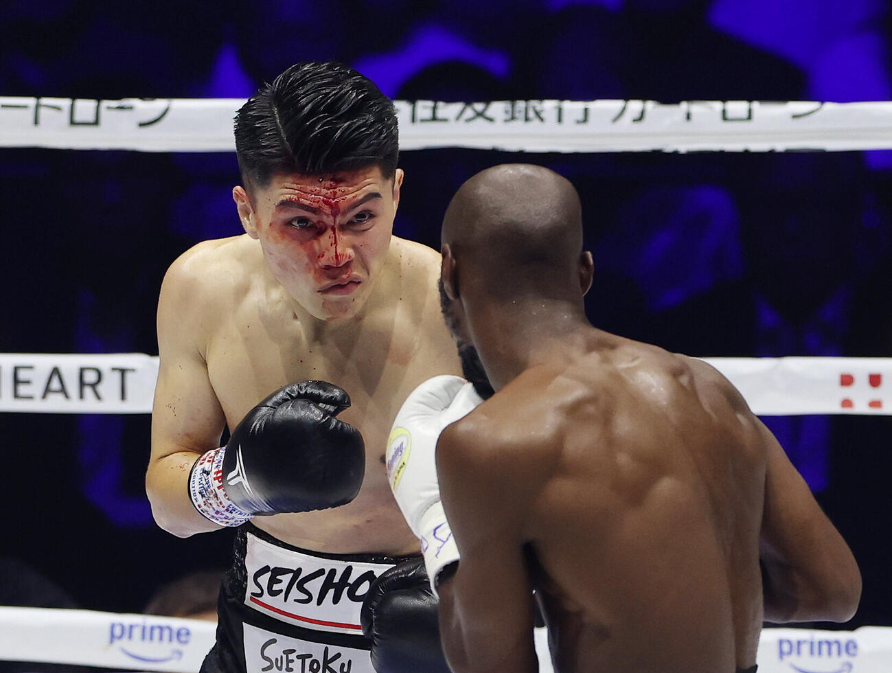 1回、流血する坪井智也（撮影・宮地輝）