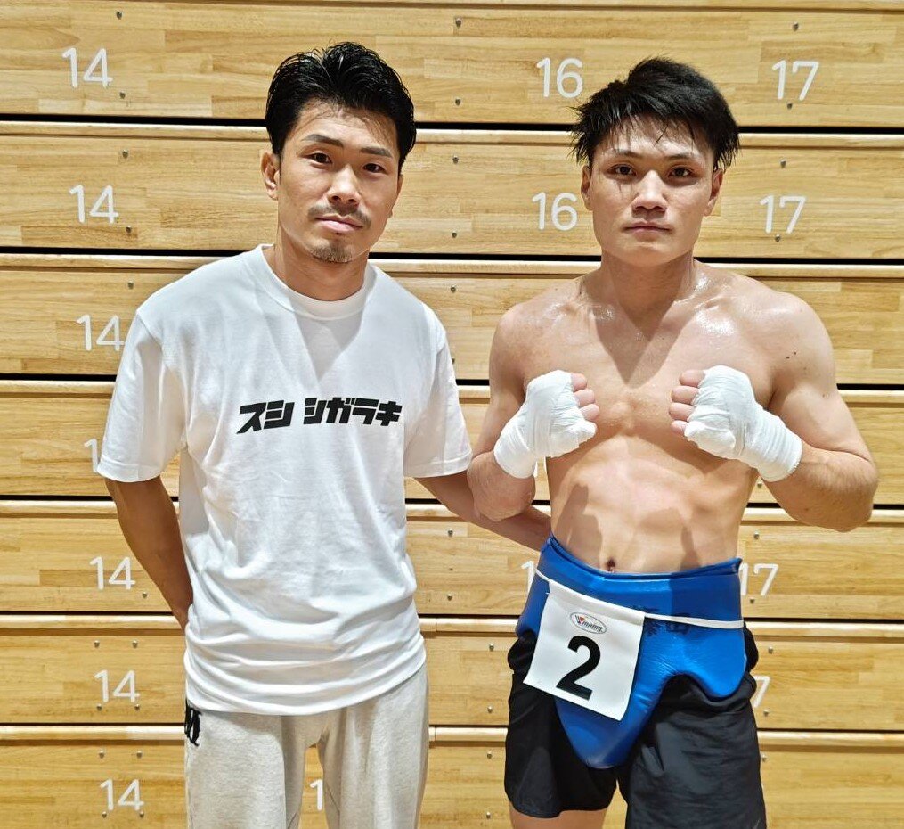 元WBO世界フライ級王者木村翔会長（左）のB Mindジムに所属し、プロテストを受けた篠田覇時（大橋ジム提供）