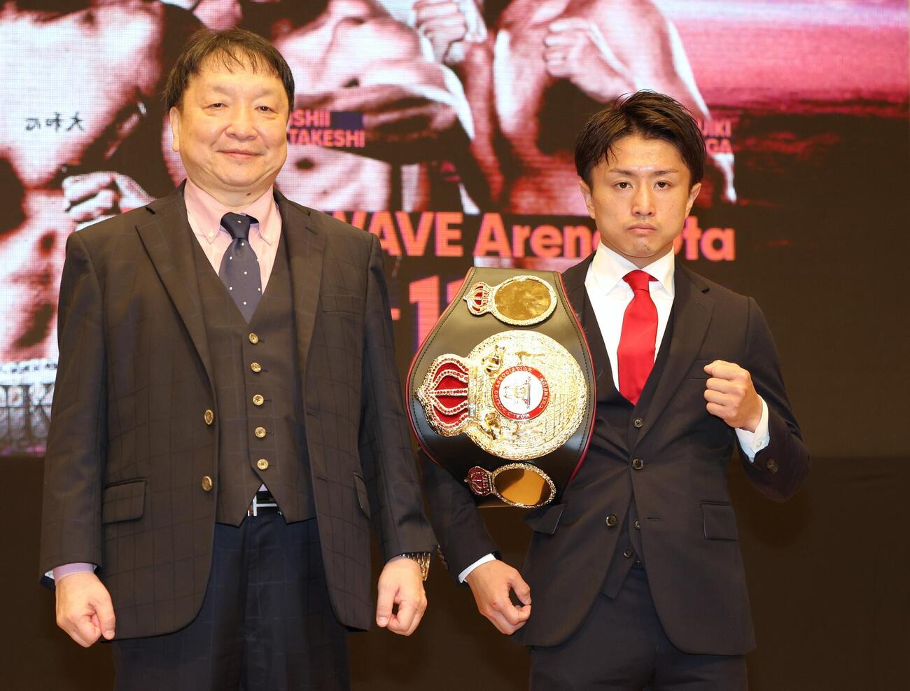 WBA世界ミニマム級タイトル戦に向け意気込む石井武志（右）と大橋ボクシングジムの大橋秀行会長（撮影・黒川智章）