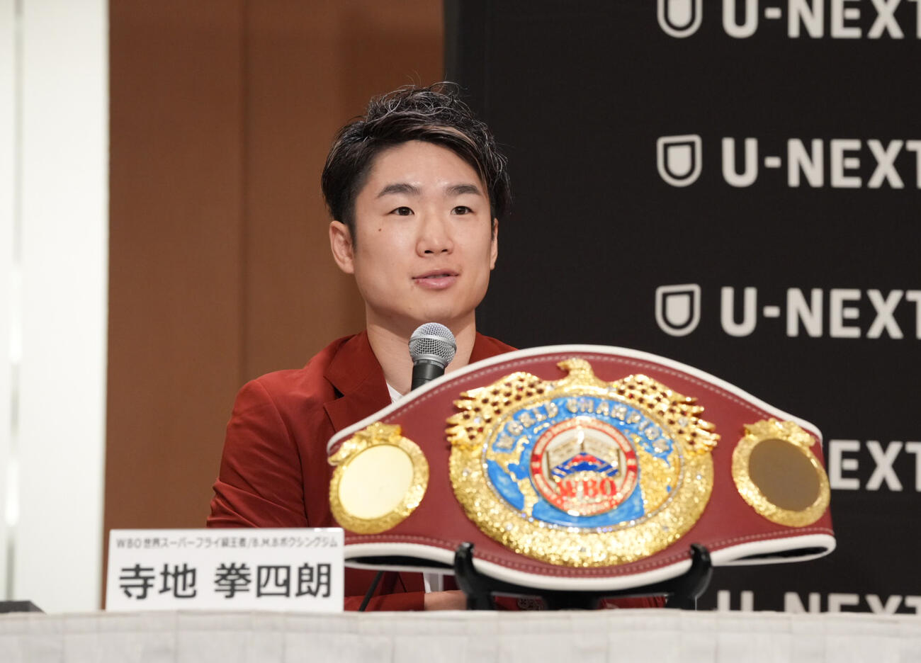 WBO世界スーパーフライ級タイトル戦の記者会見に臨む王者の寺地拳四朗（撮影・小沢裕）