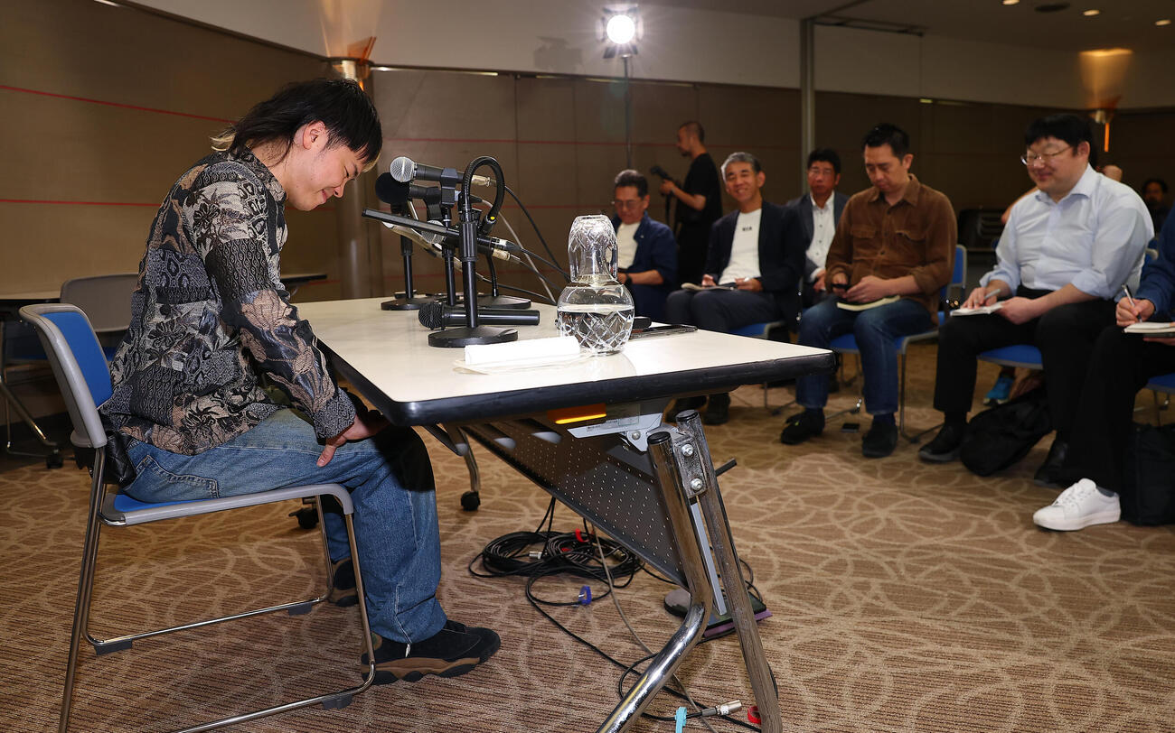 緊急非公式会見を行う那須川天心（撮影・野上伸悟）