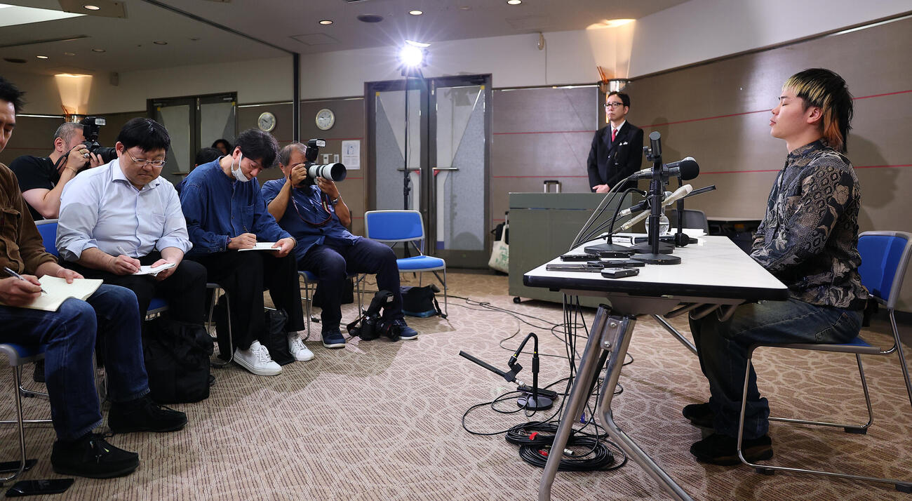 緊急非公式会見を行う那須川天心（撮影・野上伸悟）