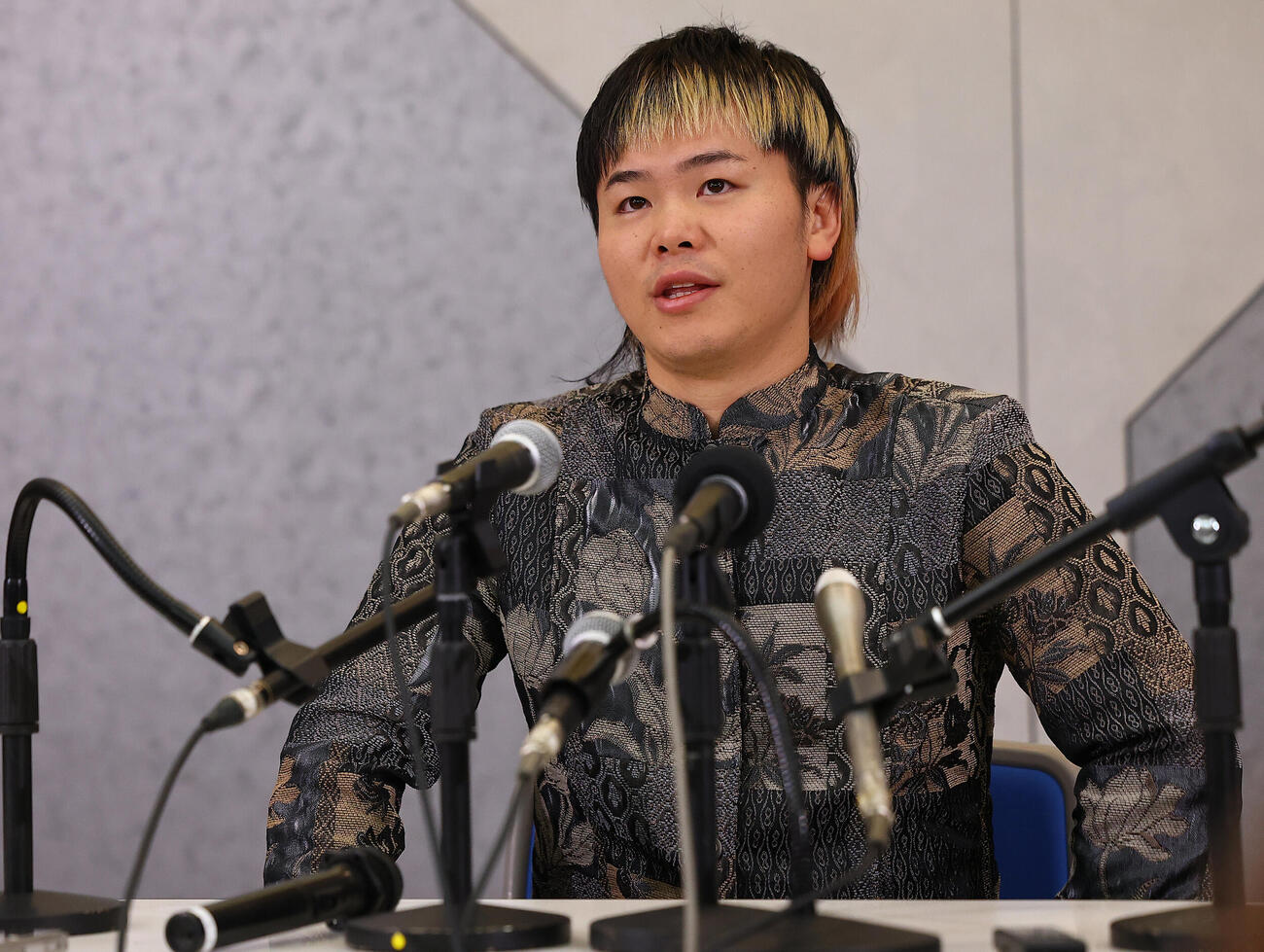 緊急非公式会見を行う那須川天心（撮影・野上伸悟）