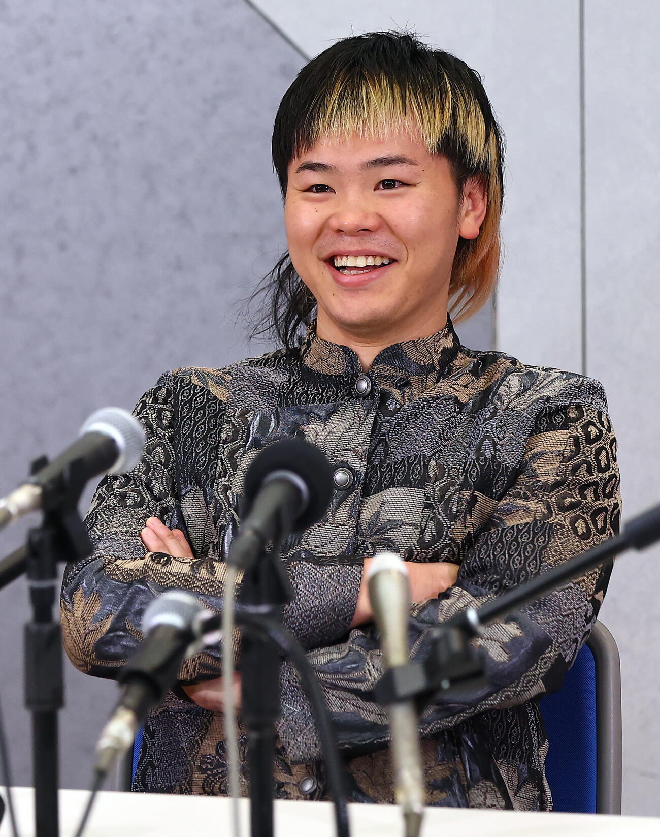 緊急非公式会見を行う那須川天心（撮影・野上伸悟）