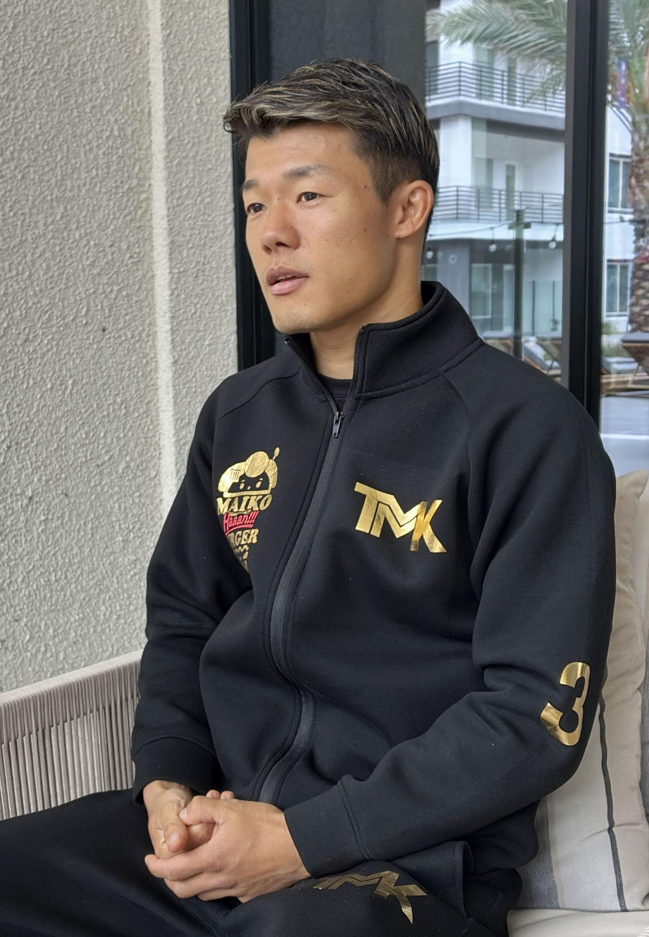 2026年10月17日、WBAフェザー級戦が中止となり、取材に応じる亀田和毅（共同）
