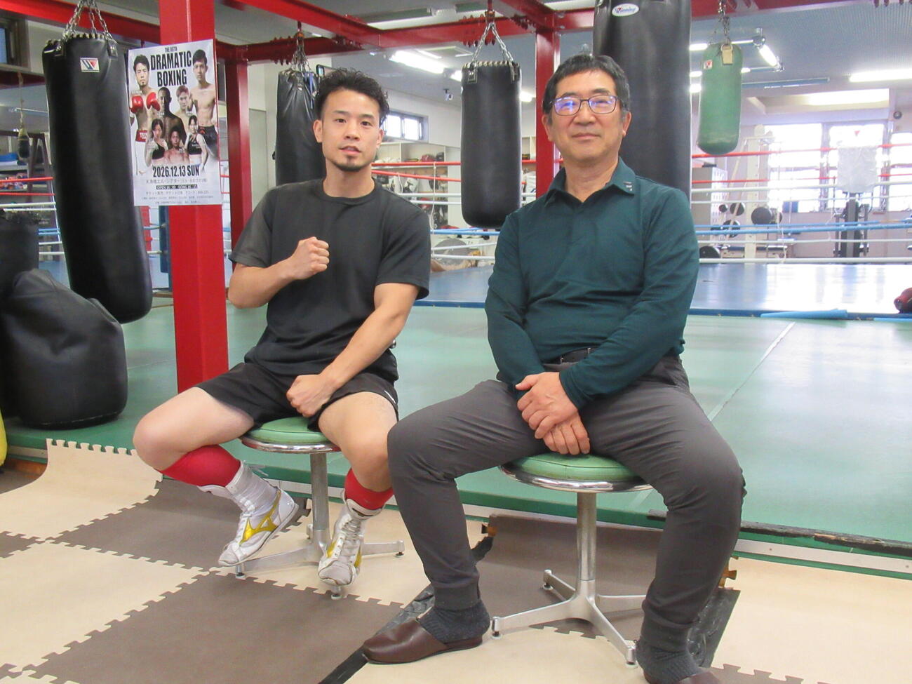 12月13日にノンタイトル8回戦を行う辰吉寿以輝（左）と吉井寛会長