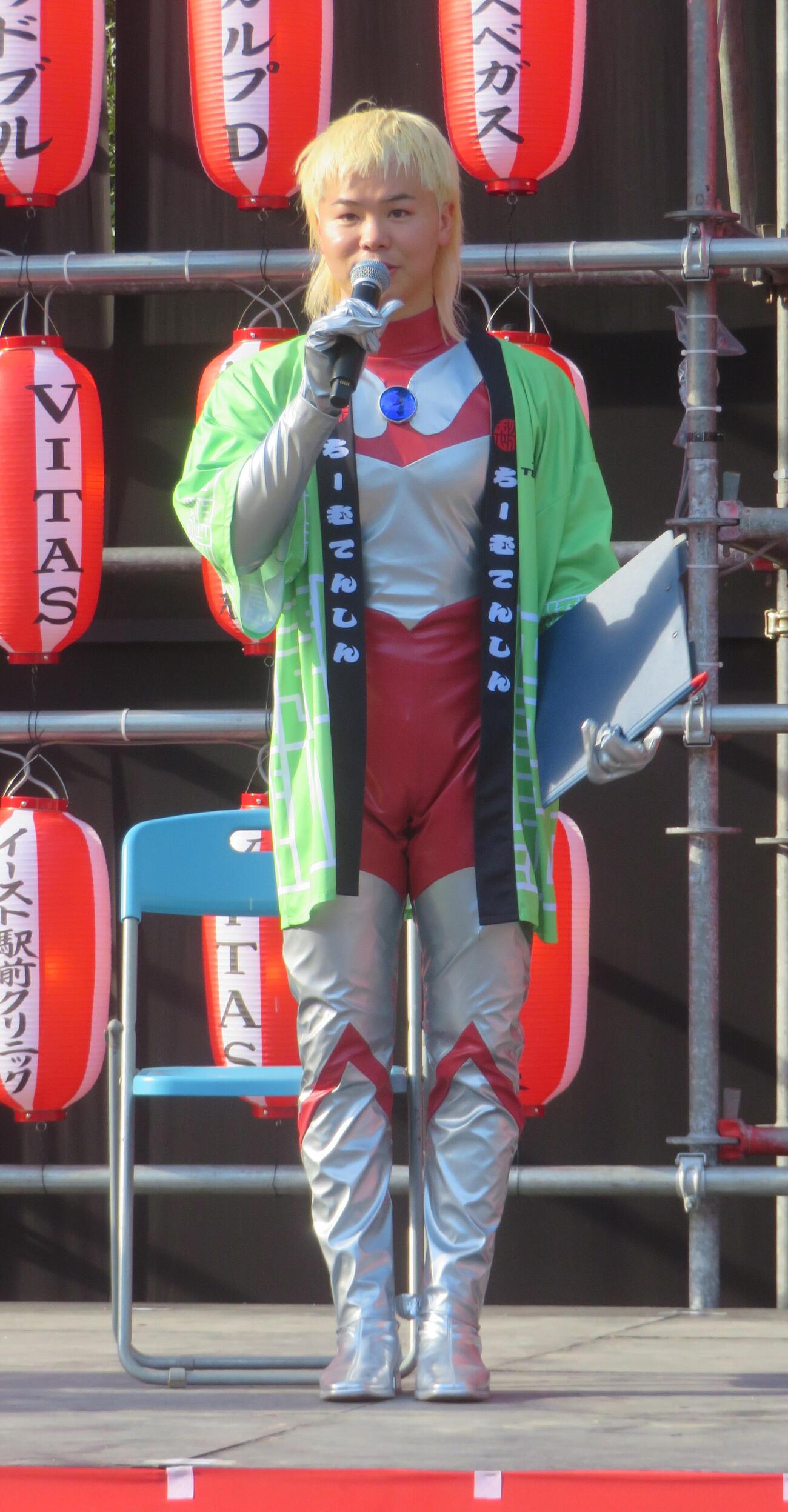 那須川天心は自らプロデュースしたお祭り「天心祭」でウルトラマンの仮装で登場