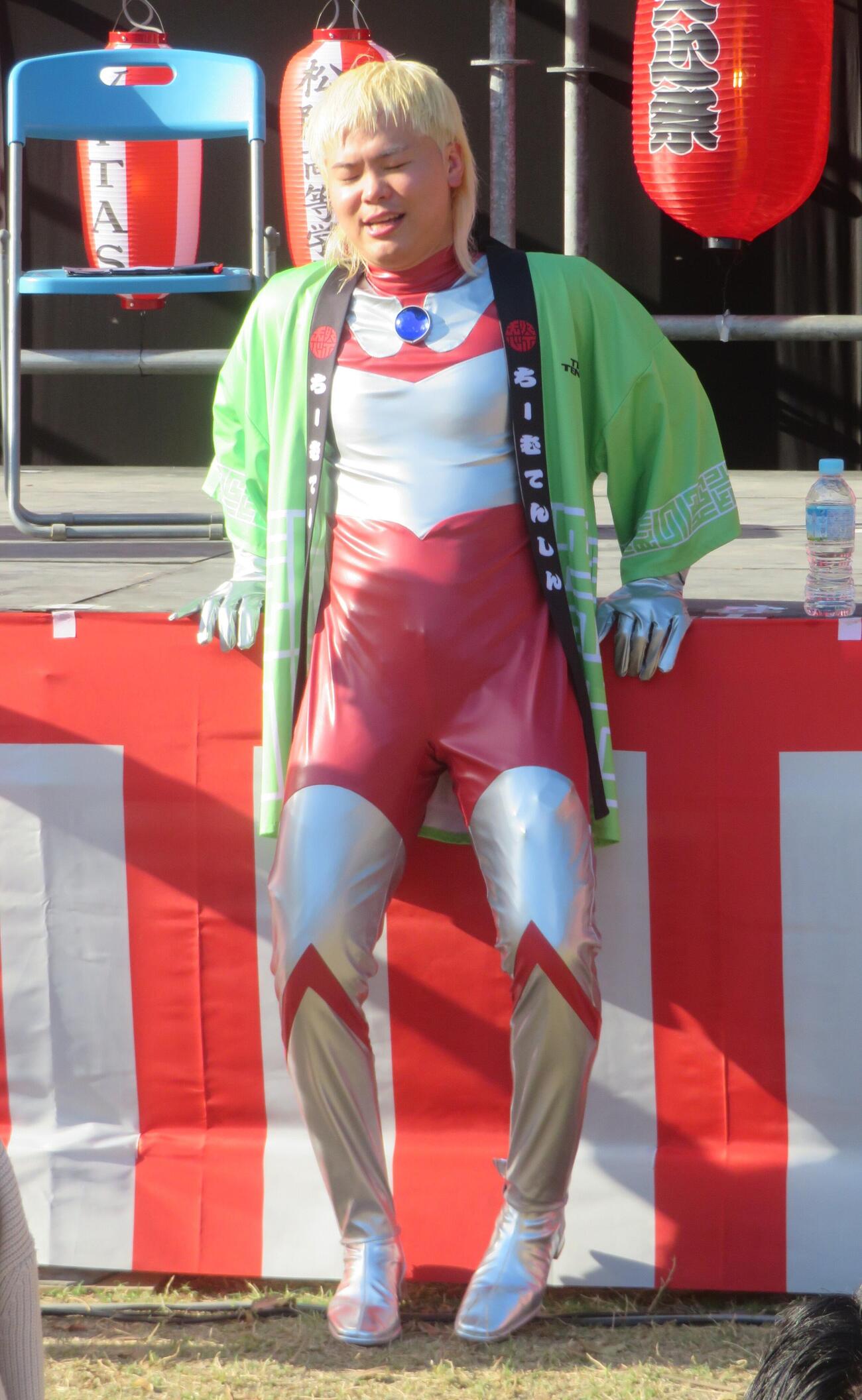那須川天心は自らプロデュースしたお祭り「天心祭」でウルトラマンの仮装を披露