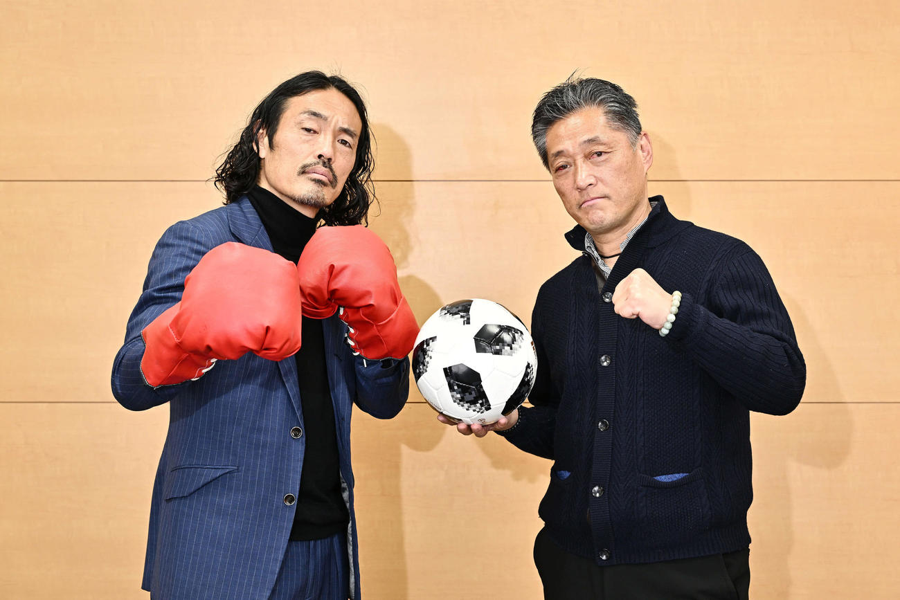 対談した安彦考真（左）とYSCC横浜吉野次郎理事長（撮影・滝沢徹郎）