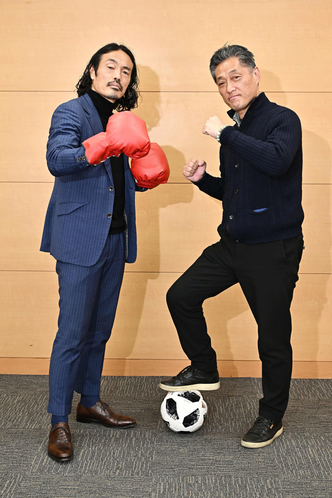 対談した安彦考真（左）とYSCC横浜吉野次郎理事長（撮影・滝沢徹郎）