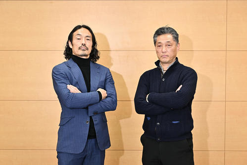 対談した安彦考真（左）とYSCC横浜吉野次郎理事長（撮影・滝沢徹郎）