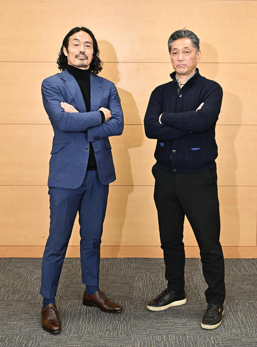 対談した安彦考真（左）とYSCC横浜吉野次郎理事長（撮影・滝沢徹郎）