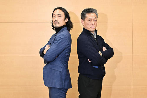 対談した安彦考真（左）とYSCC横浜吉野次郎理事長（撮影・滝沢徹郎）