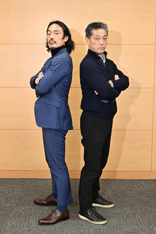 対談した安彦考真（左）とYSCC横浜吉野次郎理事長（撮影・滝沢徹郎）