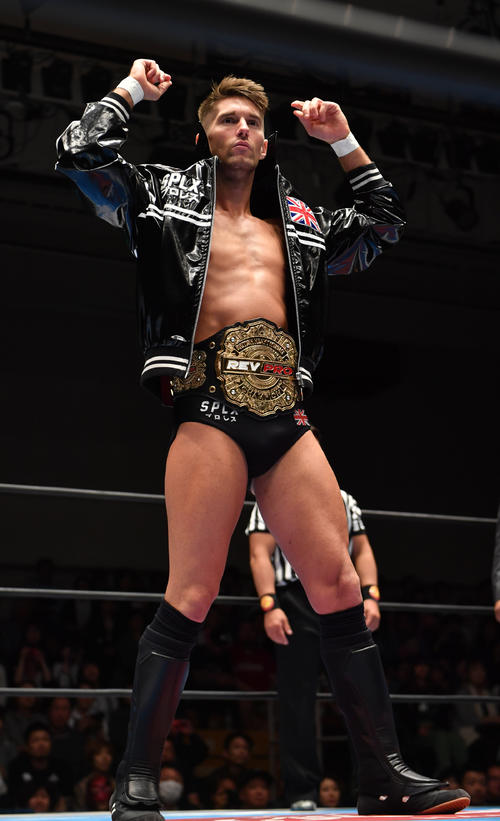 英国生まれで知的なザック・セイバーJr