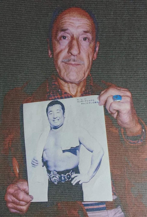 82年、力道山との思い出を振り返るアンドレ・アドレー（トシ倉森氏提供）