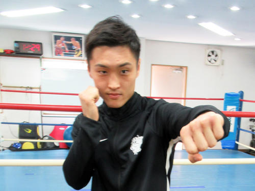 4戦目で元世界王者比嘉に挑む西田